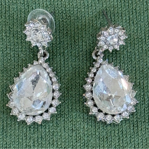 6 PAIRS OF RHINESTONE EARRINGS & EAR DECORATION - Picture 8 of 9